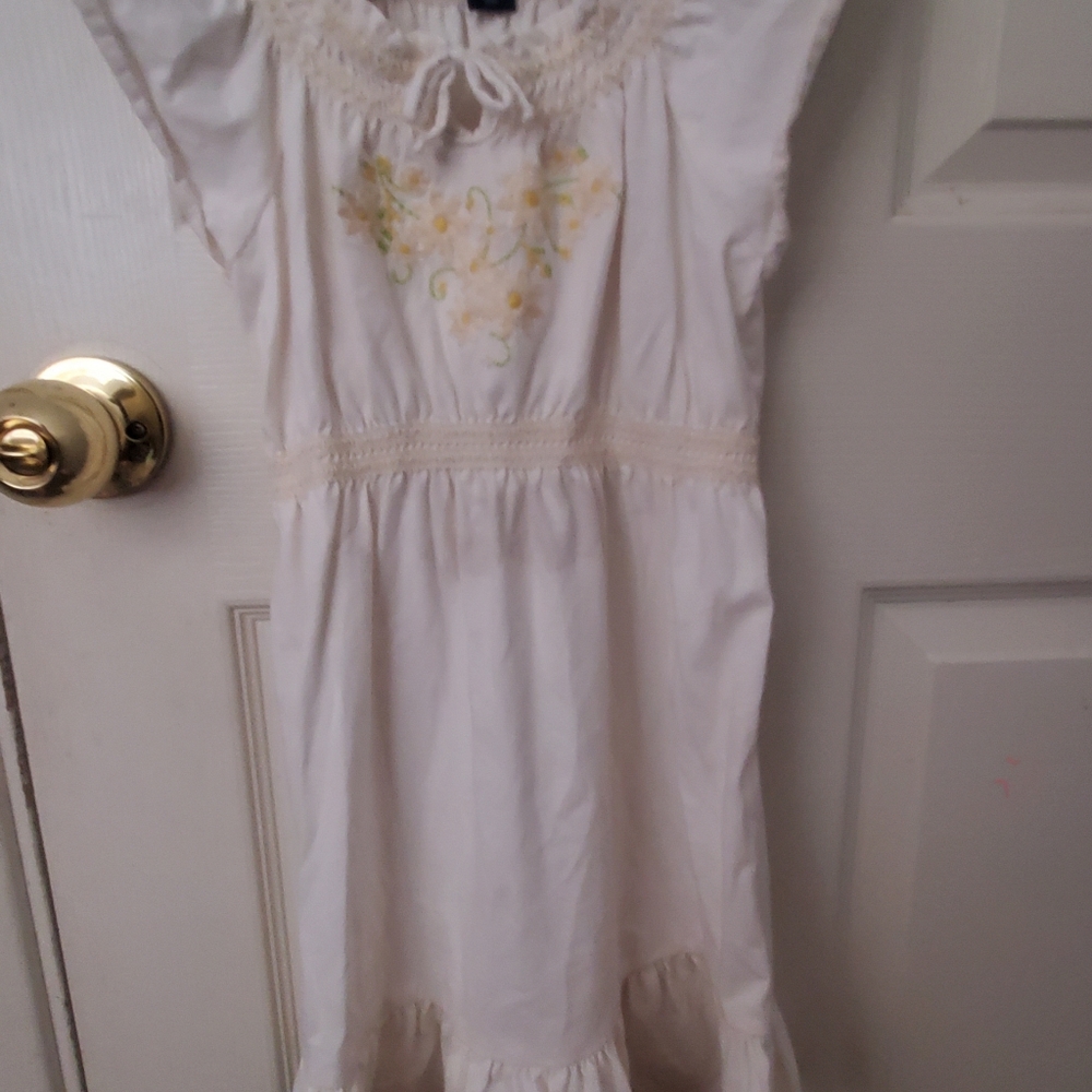 Gap embroidered flutter dress